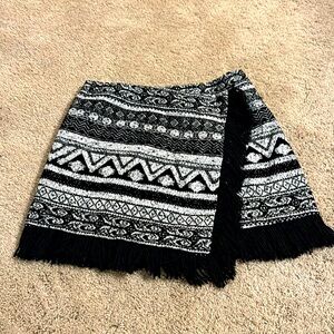 Black & white mini skirt